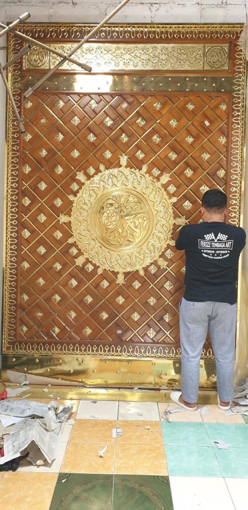 Replika Pintu Nabawi Kuningan